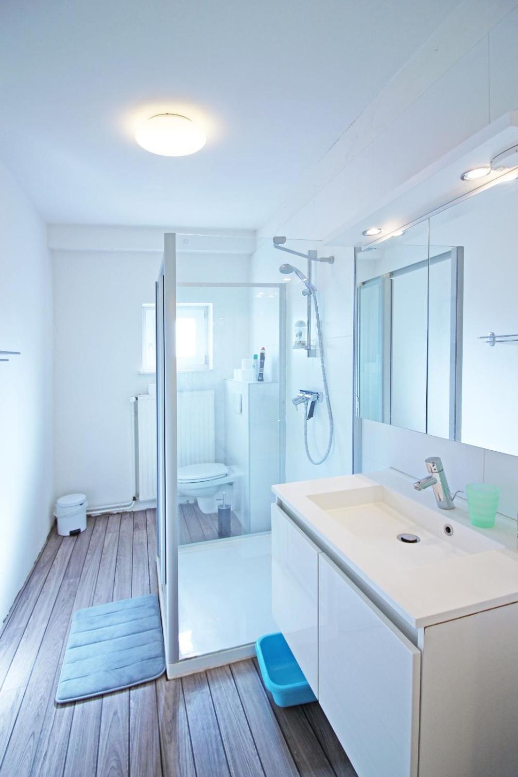 Gasthuis - Private Bedroom And Bathroom