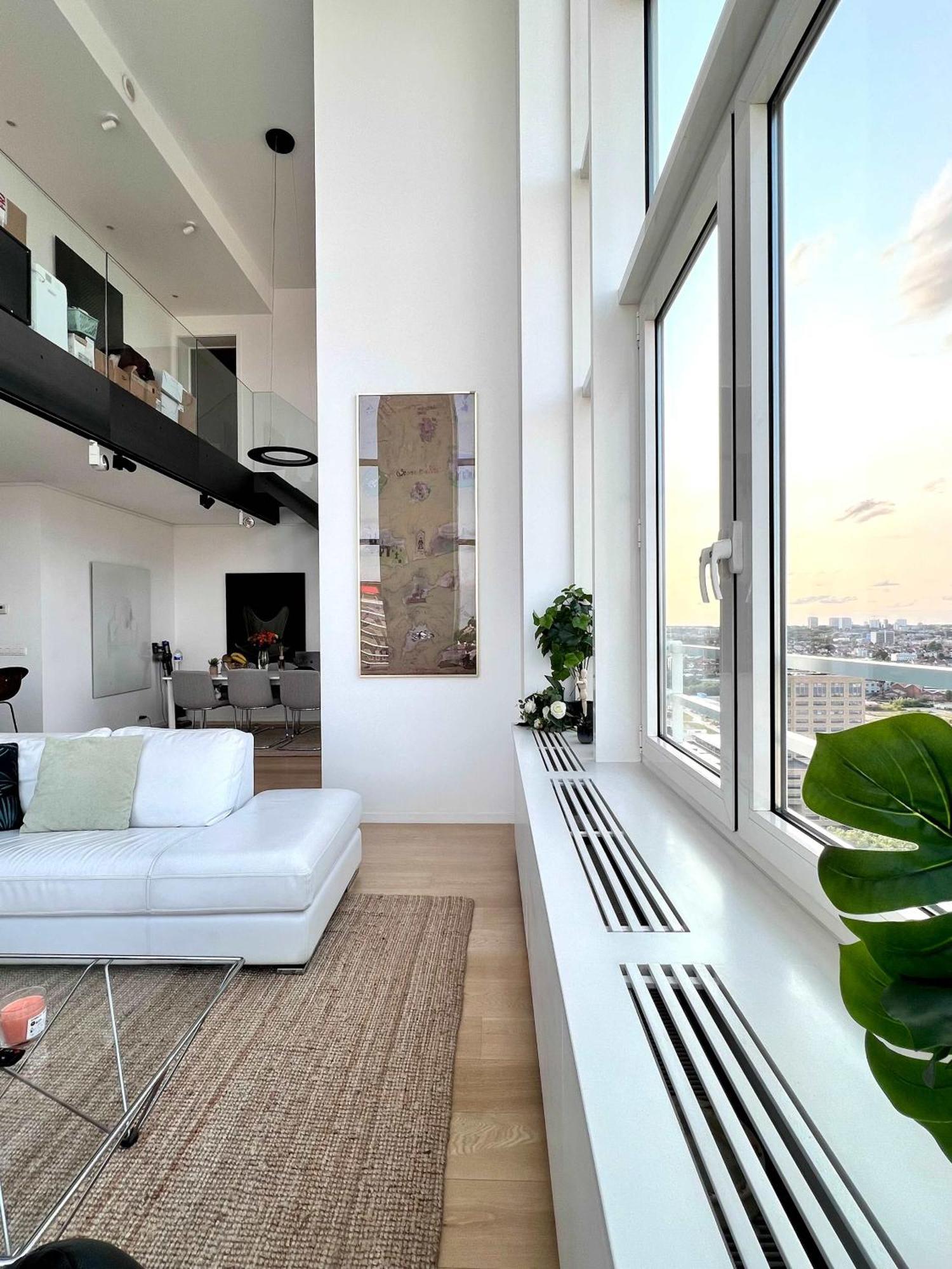Penthouse 220 M2 With Stunning View Over Apartment