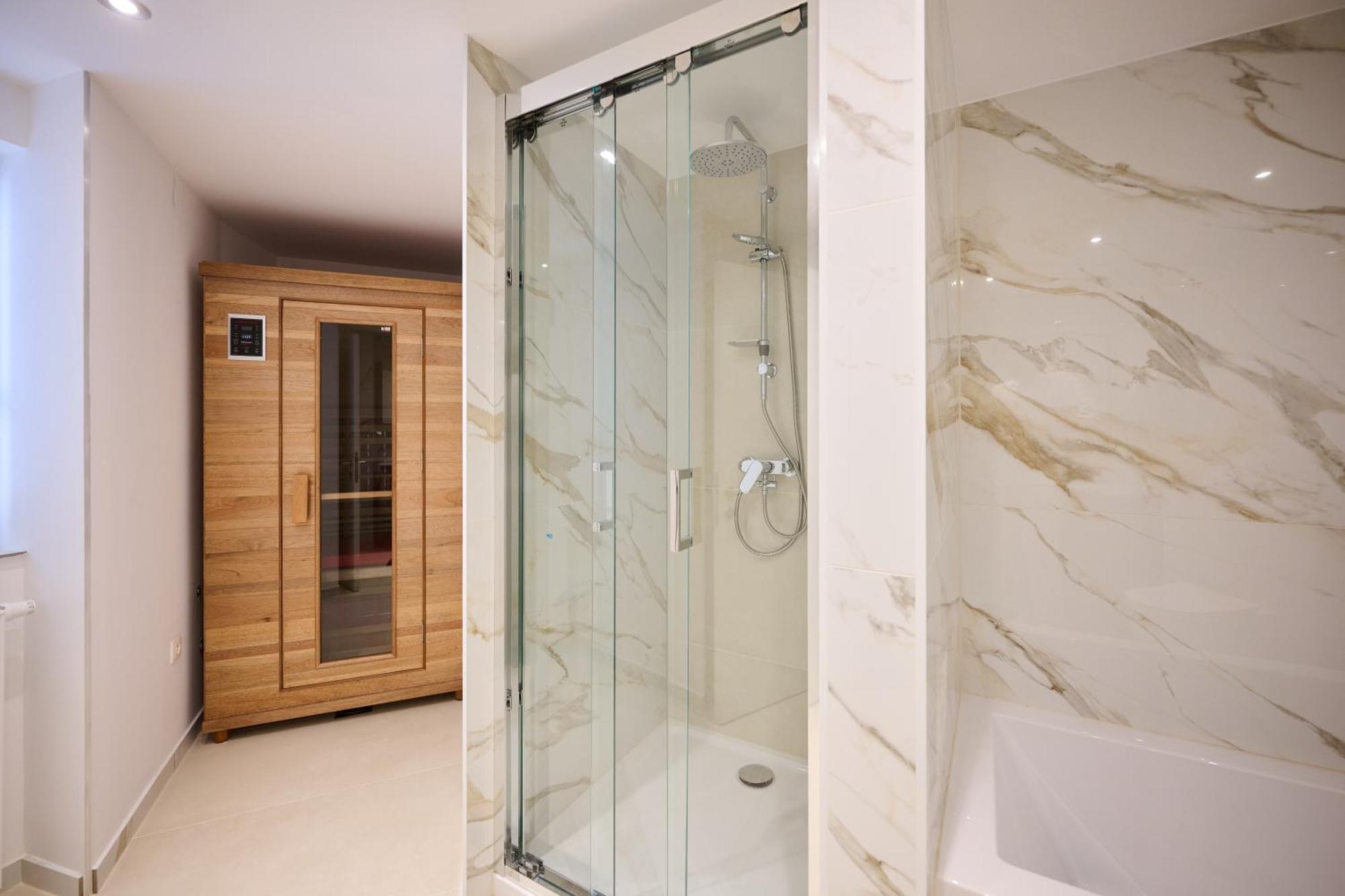 Toison D'or & Sauna Apartment *