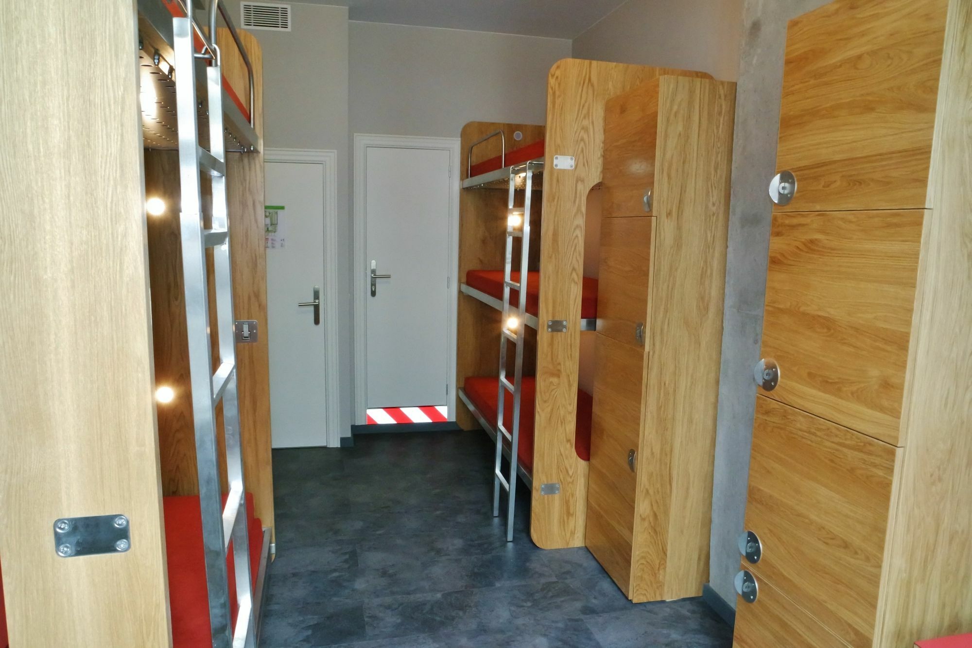 Hostel Train Schaerbeek