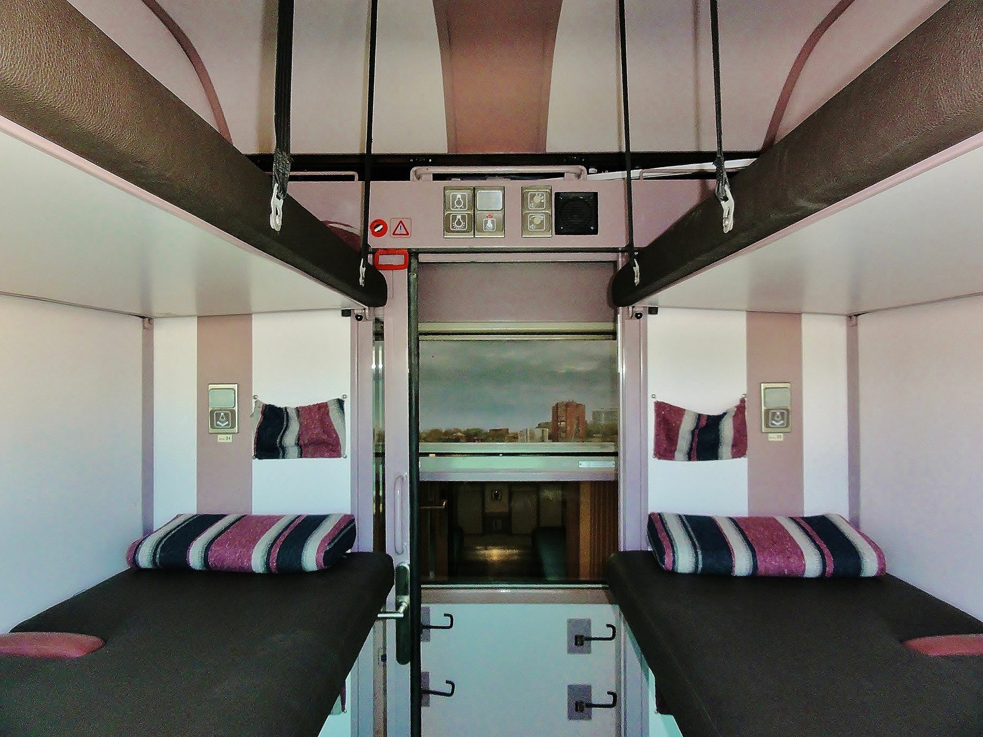 Hostel Train *