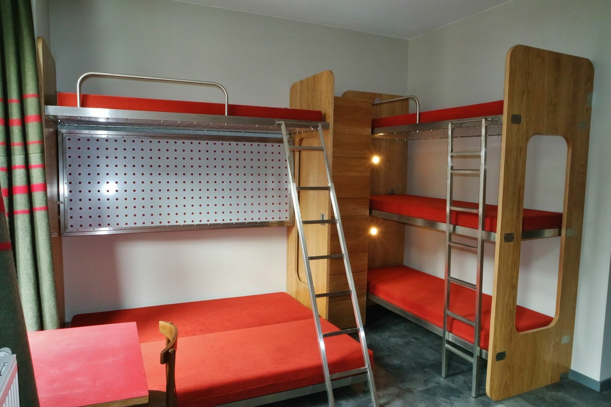 Hostel Train