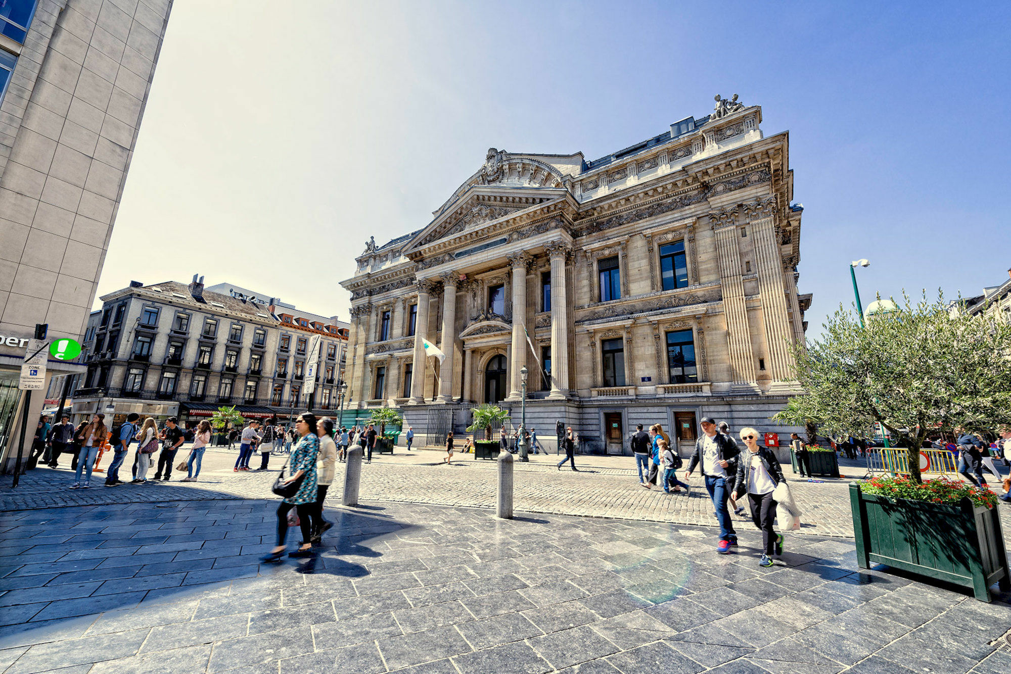 Khách sạn hẻo lánh Charles - Grand Place 4*