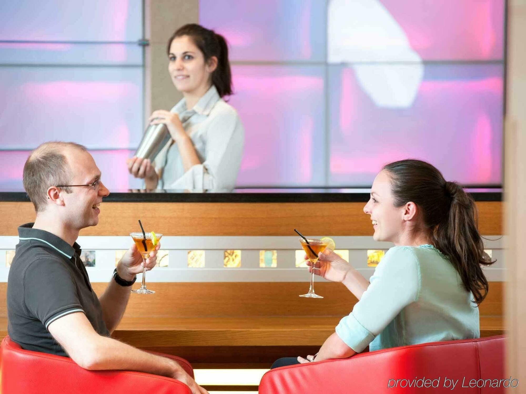 Novotel Off Grand Place Khách sạn 4*