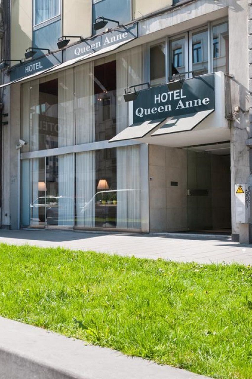Queen Anne Brussels