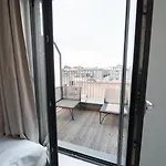 Brussels Pelican Charming