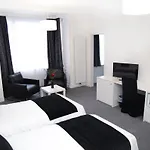 Hotel Satellite
