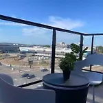 Luxury Apartment With Stunning View & Free Parking