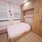 Magnolia Pink New And Fully Equipped Brussel