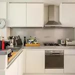 *New*Premium Tranquil Apartment Close To Centre