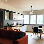 Renovated One Bedroom Apartment Schuman Area