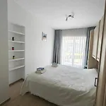 Cosy 2 Bedroom Apartment With Private Garden