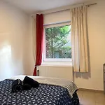 Appartement Cosy A Bruxelles Metro Vandervelde