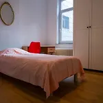 Eya House, Cozy, Bright & Well Located