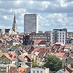 - - - - - Au Sixieme Ciel - - - - -