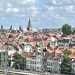 - - - - - Au Sixieme Ciel - - - - -