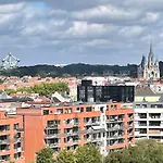 - - - - - Au Sixieme Ciel - - - - -