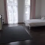 Midi Station Apartment