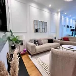Apartment Family Cosy For Up To 9 Guests Near Midi Station