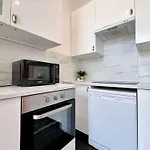 Family Cosy For Up To 9 Guests Near Midi Station Brussels