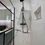 Family Cosy For Up To 9 Guests Near Midi Station Apartment *