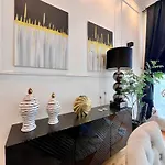 Family Cosy For Up To 9 Guests Near Midi Station Apartment