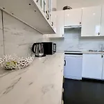 Apartment Family Cosy For Up To 9 Guests Near Midi Station *