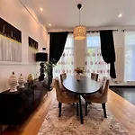 Family Cosy For Up To 9 Guests Near Midi Station Apartment