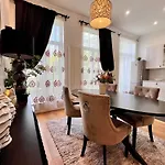 Apartment Family Cosy For Up To 9 Guests Near Midi Station Brussels