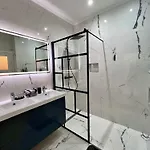 Family Cosy For Up To 9 Guests Near Midi Station Brussels