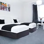 Hotel Satellite 2*