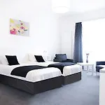 Hotel Satellite