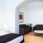 Theater Hotel 2*