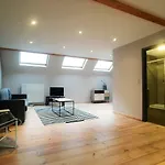 Parlamentarium Apartment