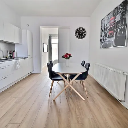 Rent A Flat - Apartment *