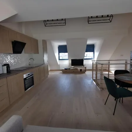 Charming Duplex On The Canal Apartment