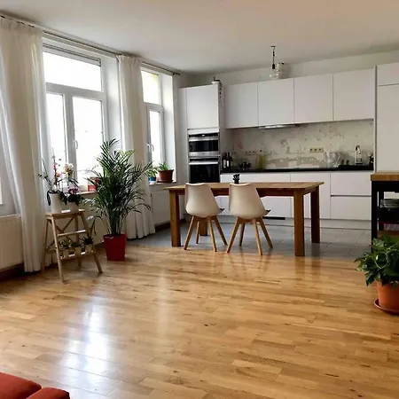 Bright, Spacious And Modern In Apartment