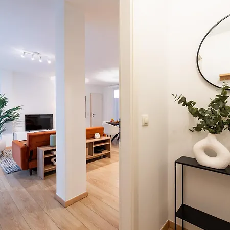 Apartment Contemporary Comfort In The Heart Of The