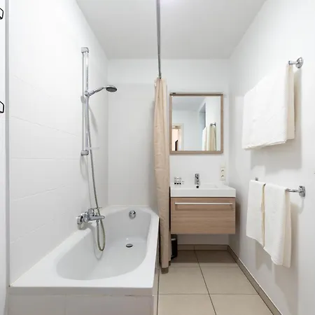 Apartment Contemporary Comfort In The Heart Of The *