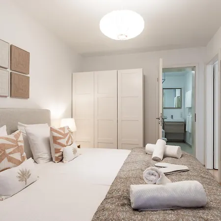 Contemporary Comfort In The Heart Of The Apartment *