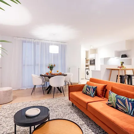 Contemporary Comfort In The Heart Of The Apartment