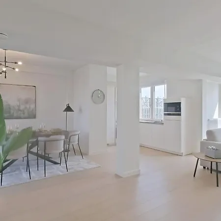 2br Nato & Eu - Freeluggage Apartment *
