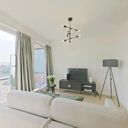2br Nato & Eu - Freeluggage Apartment *