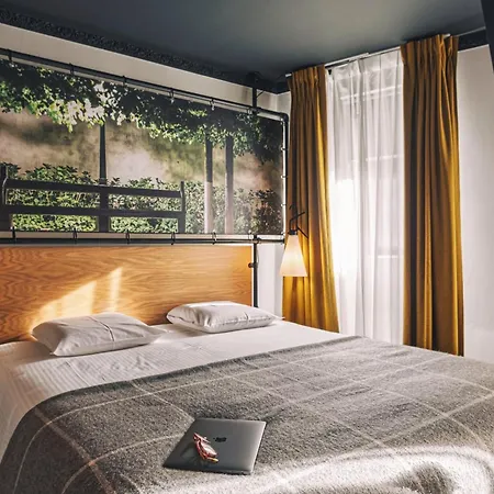 Zoom Hotel