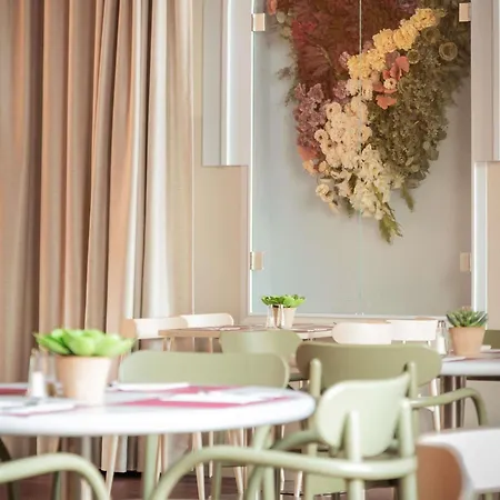 Novotel Off Grand Place 4* Brussels