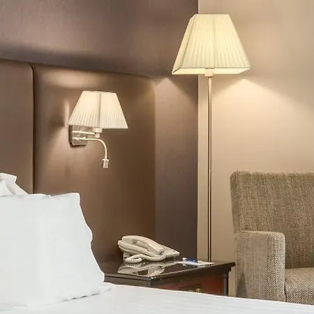 Nh Carrefour De L'europe Hotel 4*