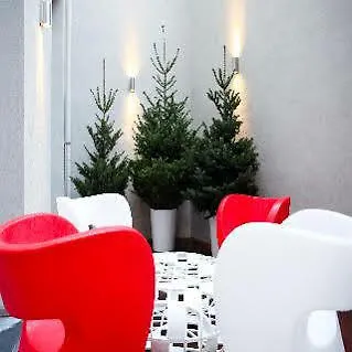 Theater Hotel 2*