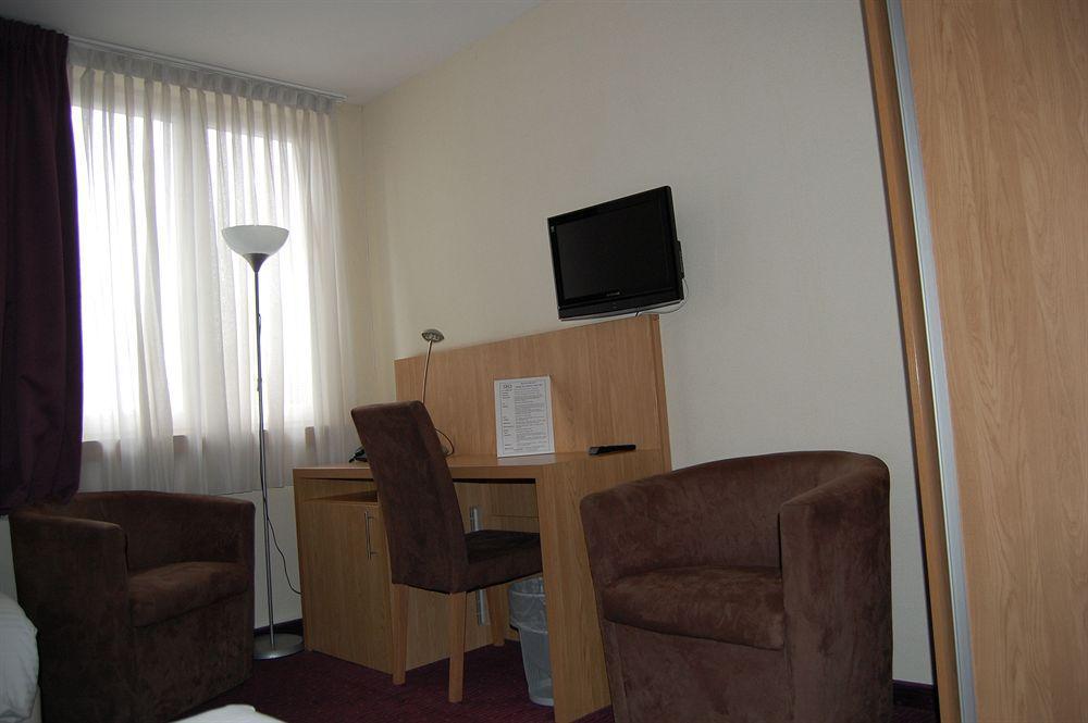 Ibis Brussels Centre Chatelain Khách sạn
