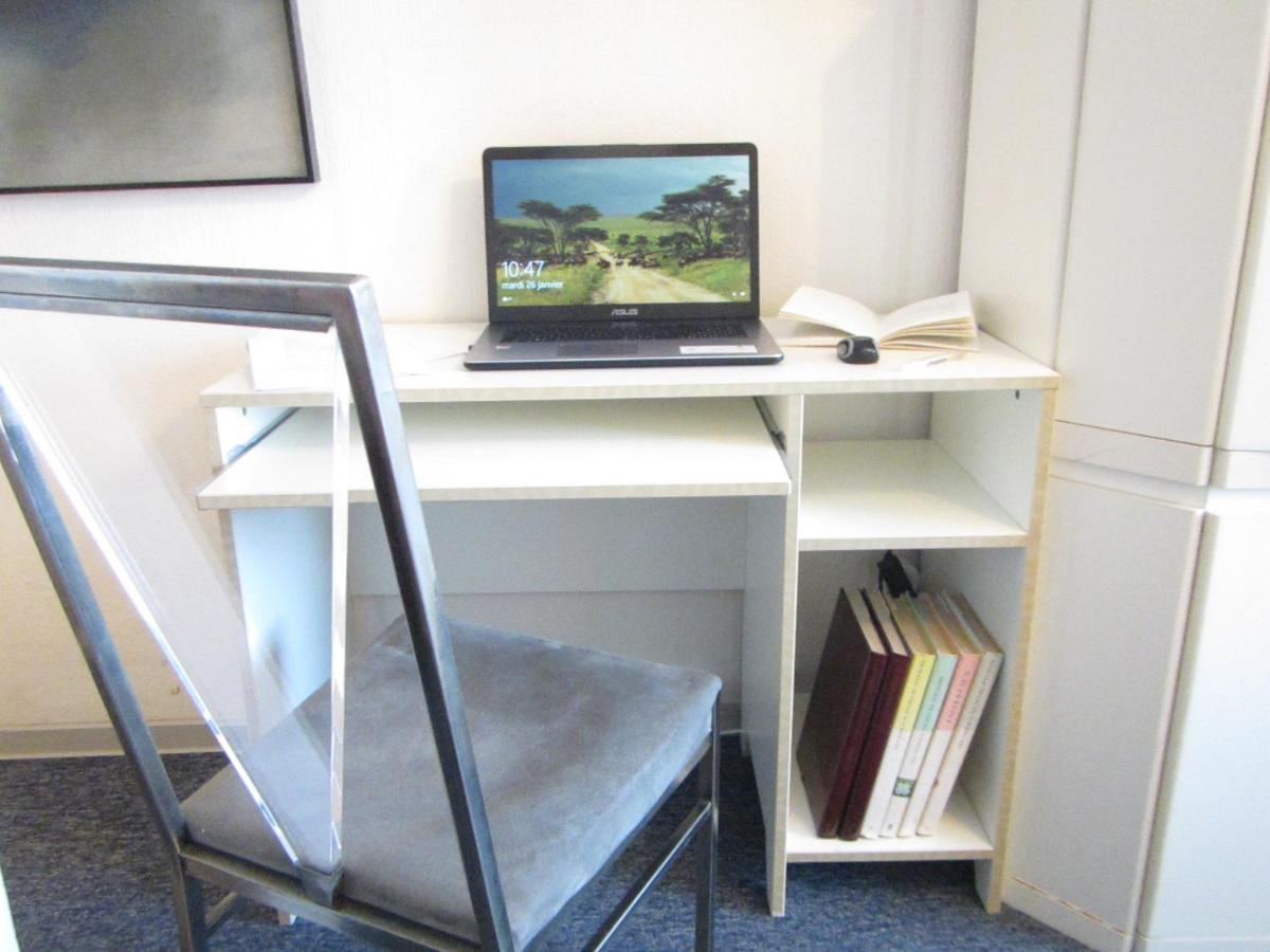 Apartment - - - - - Au Sixieme Ciel - - - - - *