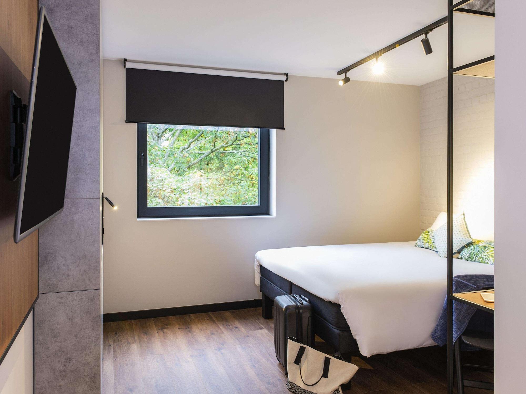Ibis Brussels Centre Chatelain Khách sạn 3*